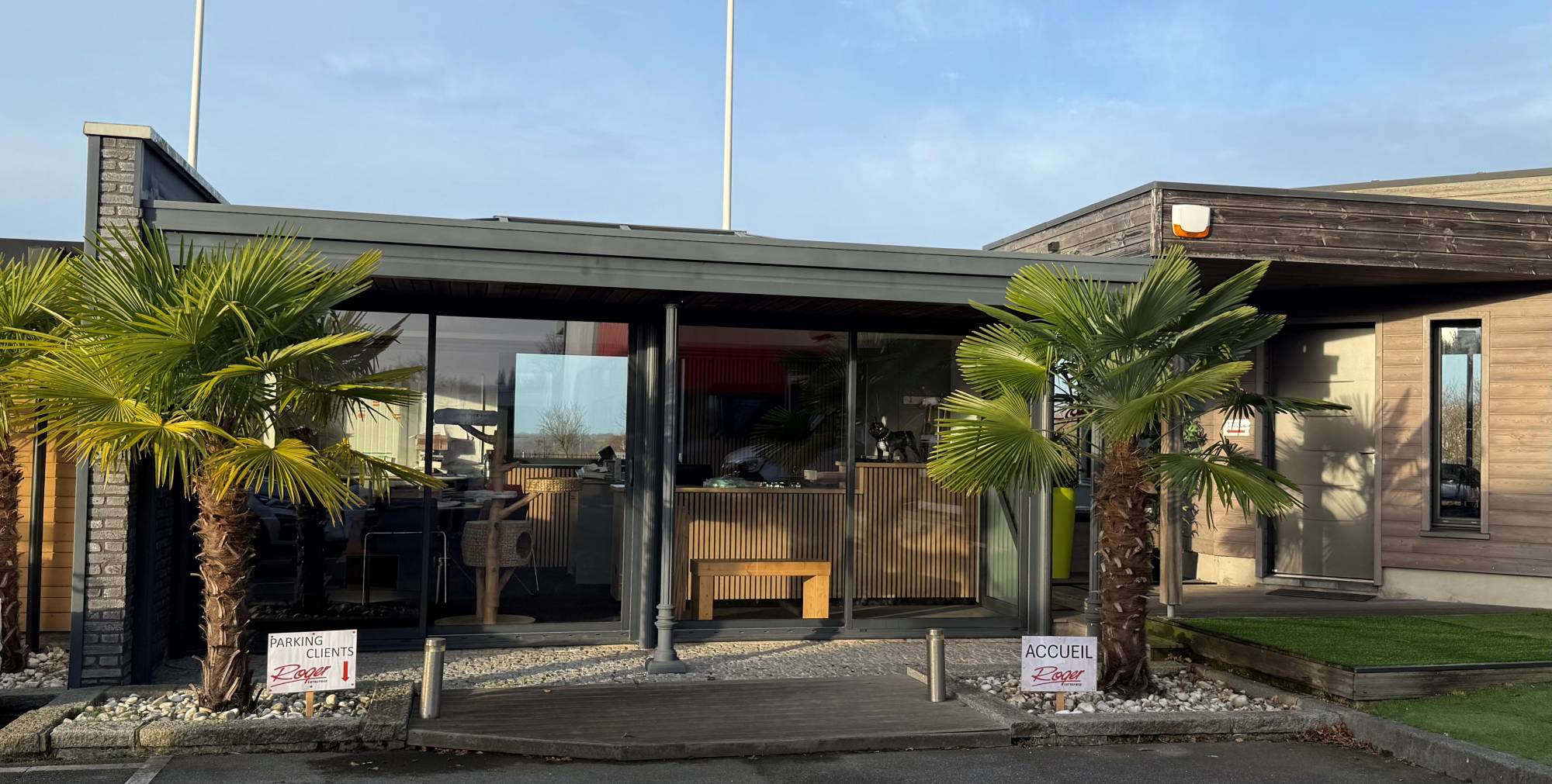 Notre showroom et nos bureaux vous accueillent pour découvrir nos solutions d’aménagement extérieur sur mesure.