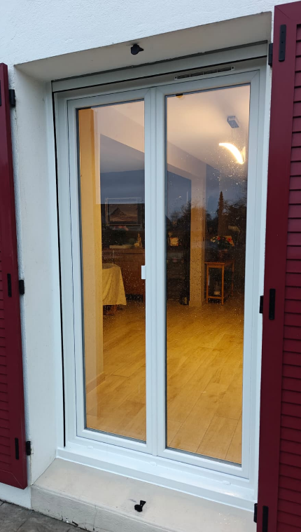 Fenêtres PVC Oknoplast Gamme 70 : pose en rénovation près de Montivilliers, confort garanti !