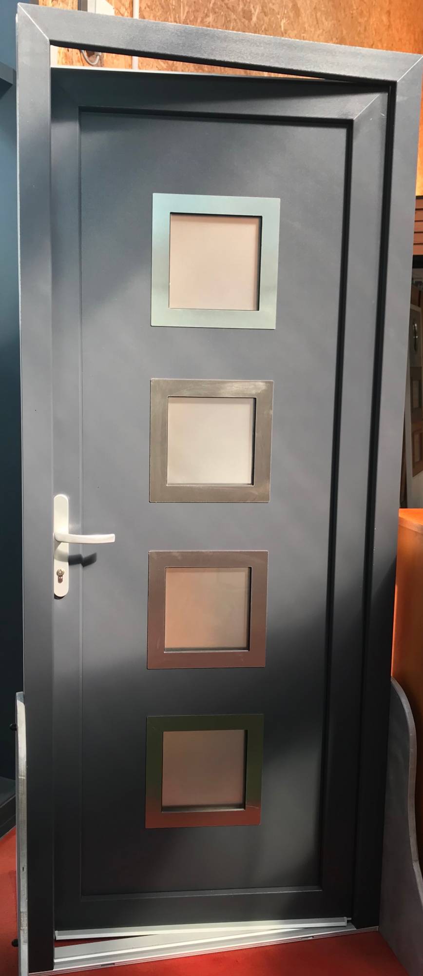 pose porte entrée PVC