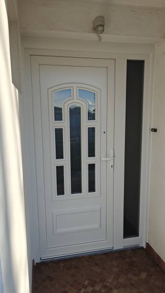 Faire remplacer sa porte d'entrée par un professionnel près du Havre