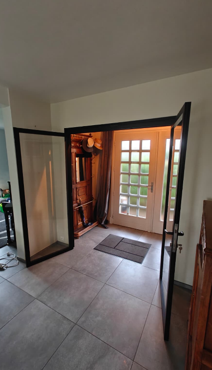 Aménagement intérieur : double porte battante en aluminium à Fontaine-la-Mallet