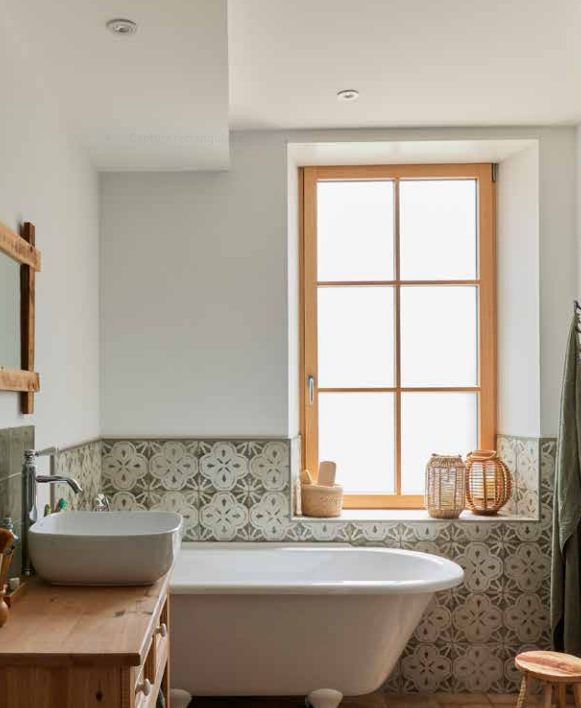 Pour améliorer votre performance énergétique, Roger Entreprise vous installe des fenêtres mixtes bois aluminium près de Fécamp