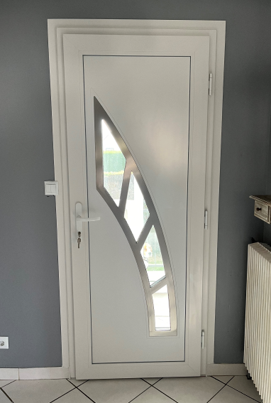 faire installer une porte d'entrée en pvc sur Bréauté