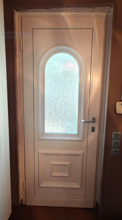 Apporter de la lumière dans son entrée avec une porte d'entrée vitrée