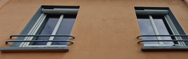 Faire poser des volets roulants solaires blanc par une entreprise RGE sur Epouville