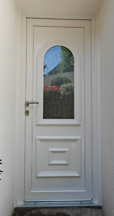 Trouver une entreprise pour me changer ma porte d'entrée en PVC