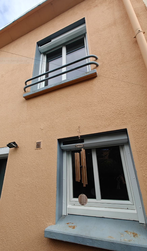 Trouver une entreprise qualifiée pour m'installer des volets roulants en aluminium solaires