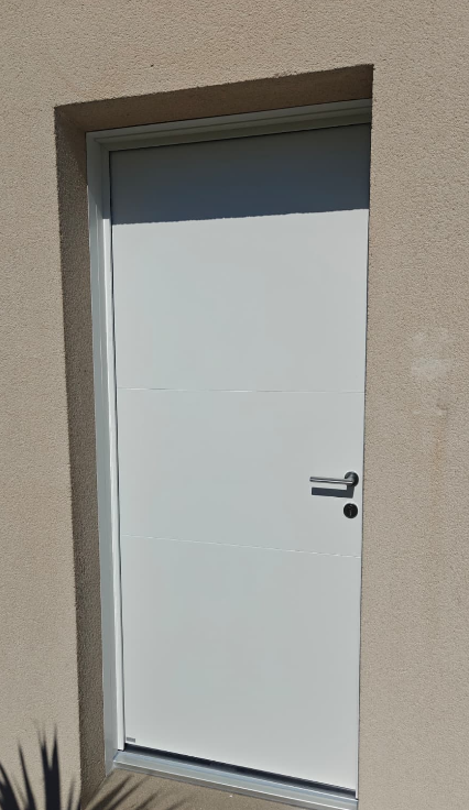 Pose de porte d’entrée aluminium Bel’M Hermione à Vergetot