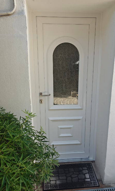 Faire changer sa porte d'entrée par un installateur sérieux sur Sainte Adresse