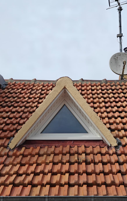 Entreprise de pose de châssis triangle isocèle PVC à Rolleville