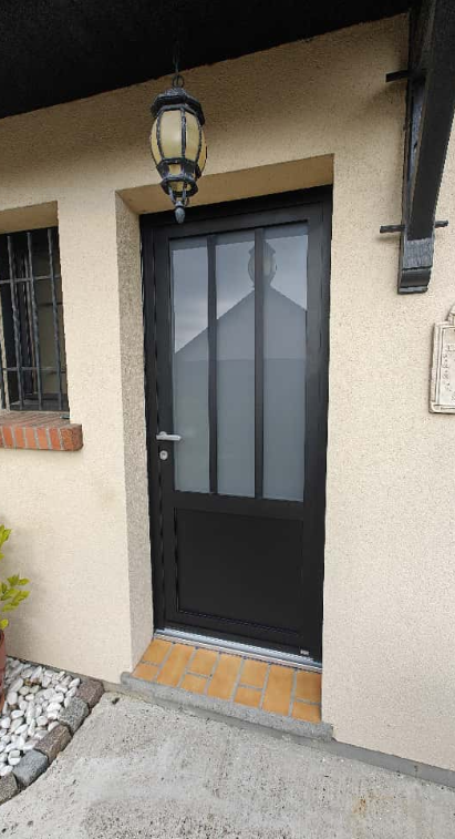 Faire changer sa porte d'entrée par un installateur près du Havre