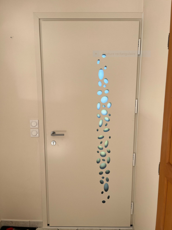 Choisir une porte d'entrée en aluminium bicolore sur Epouville