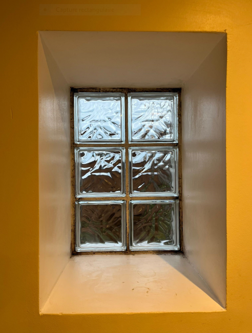 Faire remplacer des pavés de verre par une fenêtre pvc sur le Havre