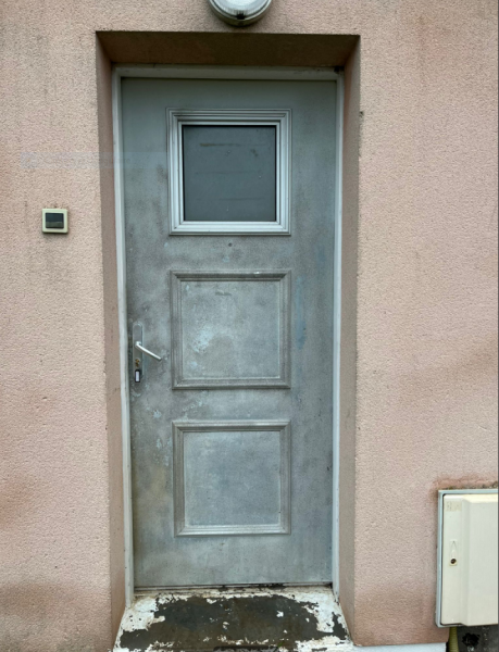 Remplacer sa vieille porte d'entrée par une porte d'entrée en pvc près de petiville