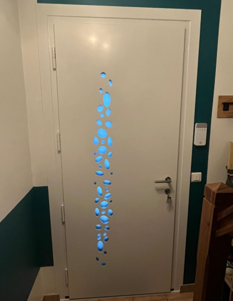 Faire installer une porte d'entrée bicolore par un artisan sur Epouville