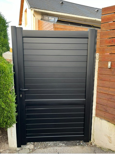 Faire installer un portillon en aluminium plein sur Montivilliers