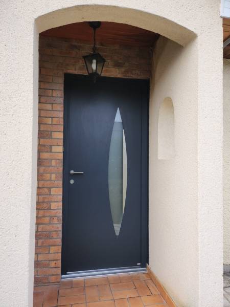 Faire poser une porte en aluminium près du Havre