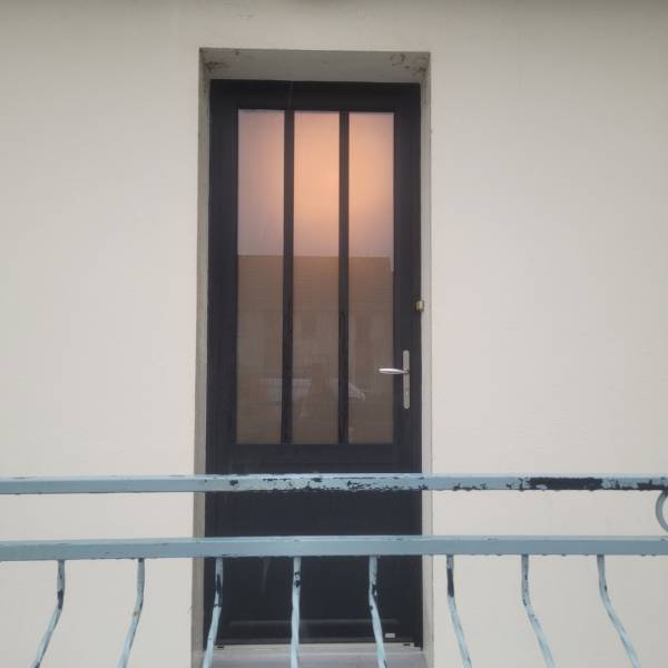 Remplacer sa porte d'entrée sur la commune de Bréauté