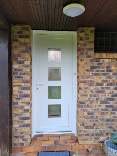 CHANGER SA PORTE D'ENTREE PRES DE GODERVILLE