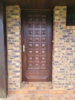 REMPLACER SA VIEILLE PORTE D'ENTREE PRES DU HAVRE