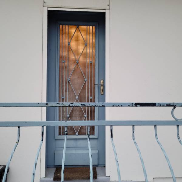 changer sa vieille porte d'entrée par une porte en aluminium