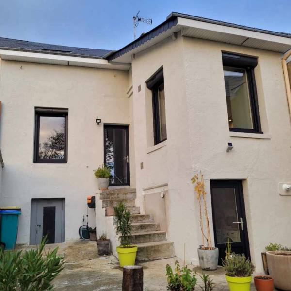 Faire poser des fenêtres en PVC contemporaines sur le Havre