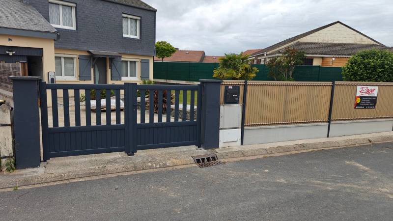 Remplacement d'un ancien portail par un portail aluminium Préfalu à Épouville