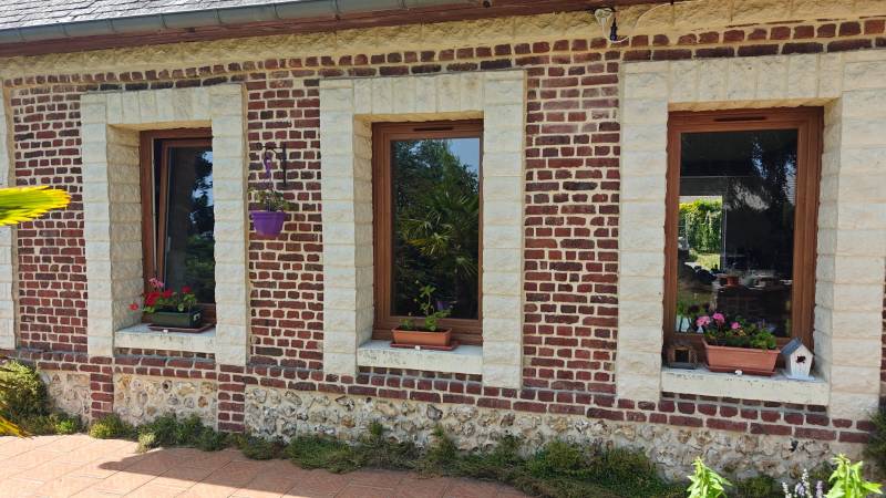 Pose de fenêtres PVC Oknoplast coloris Winchester veiné à Manéglise
