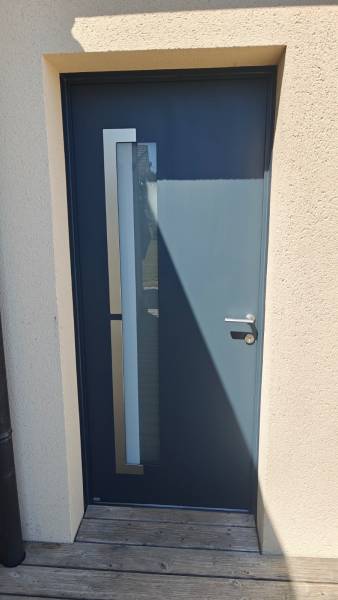 Fourniture et installation de porte d'entrée aluminium par un professionnel à Bretteville-du-Grand-Caux