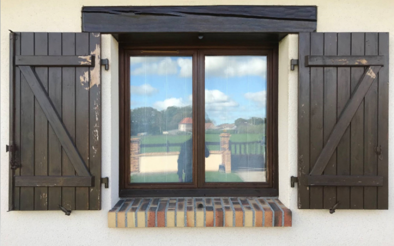 faire installer des volets avec barres et écharpes